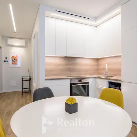 Happy Egle, Self Check-in-24-7, A-c, Parking-in-the-underground-garage Lägenhet *