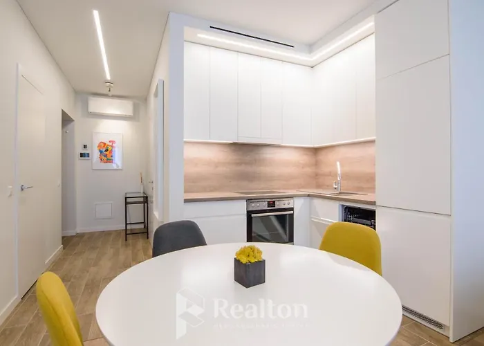 Happy Egle, Self Check-in-24-7, A-c, Parking-in-the-underground-garage Apartman *